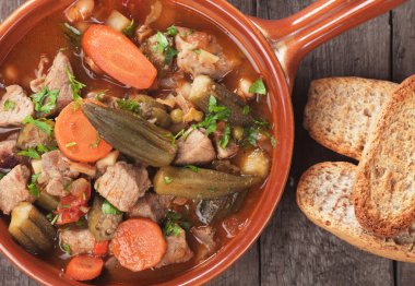 Domuz etli bamya çorbası