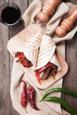 Tortilla Meksika sığır eti şeritler Fajitas, şal
