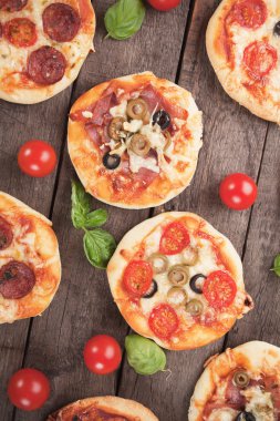 Mini pizzalar