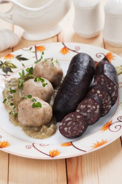 Kan sosisi ile ekmek köfte