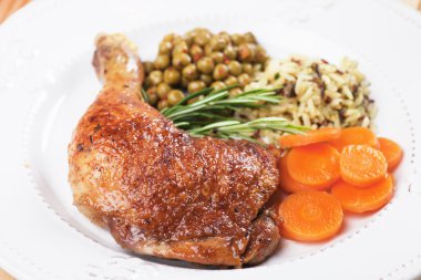 kızarmış tavuk budu