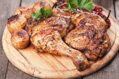 kızarmış tavuk budu