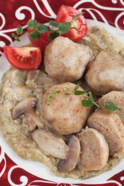 Mantar soslu köfte ekmek