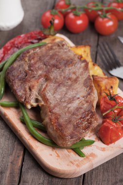 sebze ve patates ile dana biftek