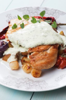 Gorgonzola soslu tavuk biftek