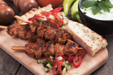 Yunan souvlaki şiş