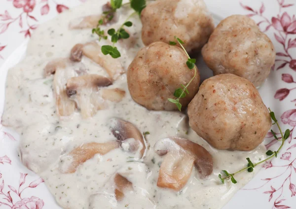 Boulettes de pain à la sauce aux champignons — Photo