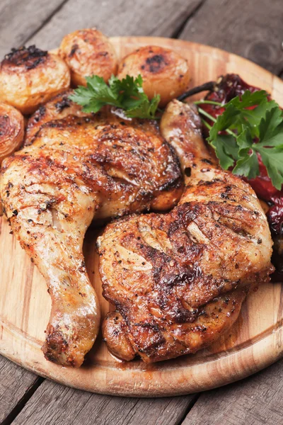 Cosce di pollo arrosto — Foto Stock