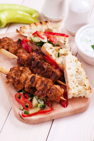 Griechischer Souvlaki-Spieß — Stockfoto