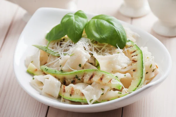 Courgette pasta — Stockfoto