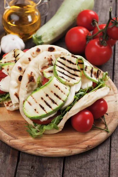 Piadina romagnola, italian flatbread sandwich — Stock Photo, Image