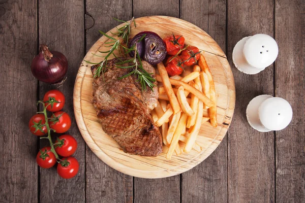 Beef steak with french fries — Stock Photo, Image