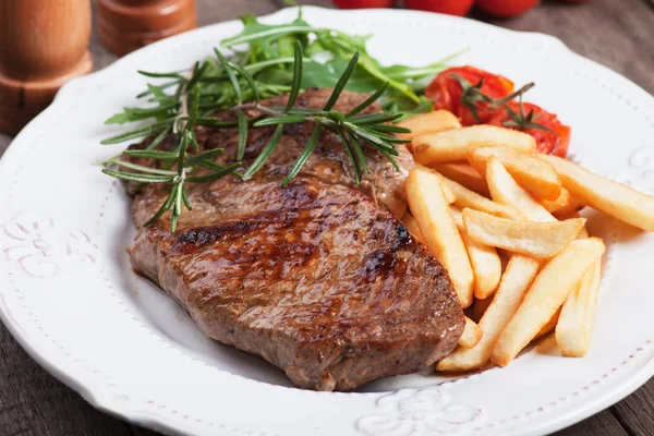 Beef steak with french fries — Stock Photo, Image