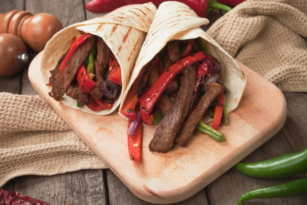 Fajitas met gegrilde groenten — Stockfoto