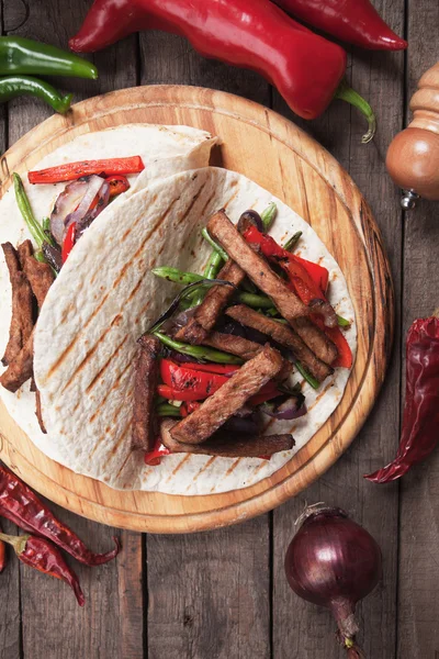 Fajitas met gegrilde groenten — Stockfoto