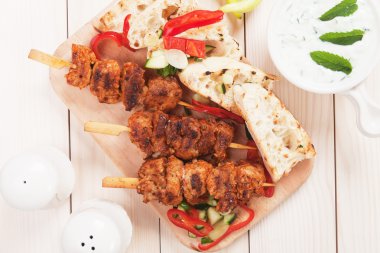 Yunan souvlaki şiş