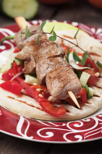 Grekisk souvlaki grillspett — Stockfoto