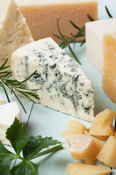 Slice of gorgonzola cheese — Stock Photo, Image