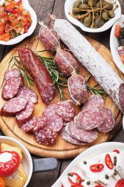 Tapas veya meze yemek
