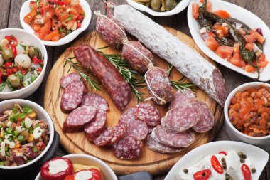 Tapas veya meze yemek