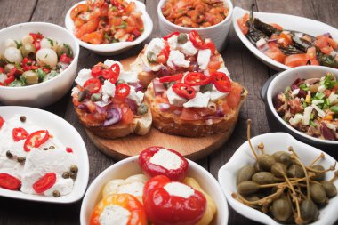 Tapas veya meze yemek