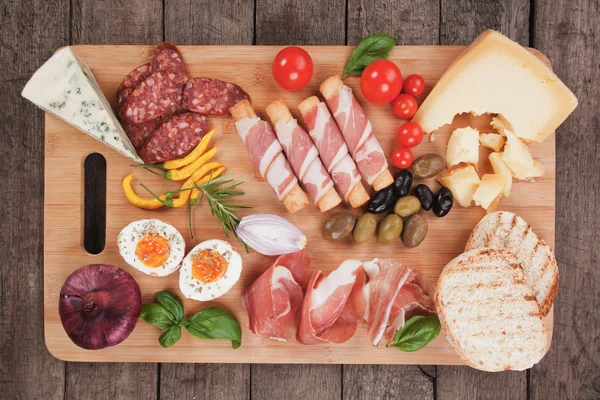 Prosciutto di Parma och annan italiensk mat — Stockfoto