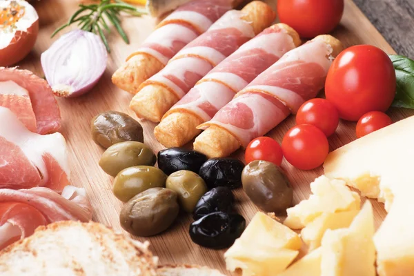 Prosciutto di Parma e outros alimentos italianos — Fotografia de Stock