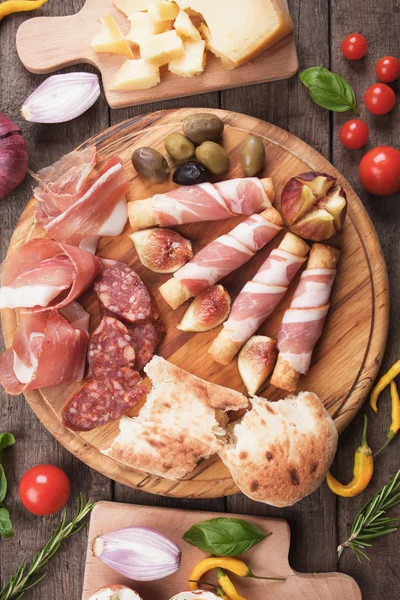 Prosciutto di Parma en andere Italiaanse gerechten — Stockfoto