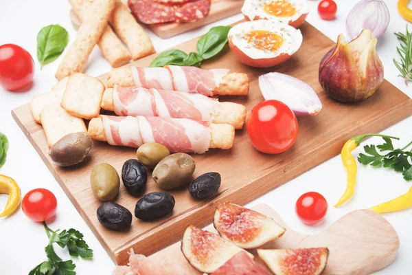 Prosciutto di Parma and other italian food — Stock Photo, Image