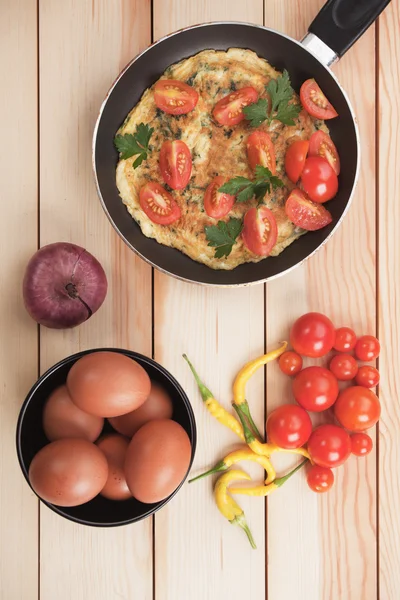 Omelet con pomodoro ciliegia — Foto Stock