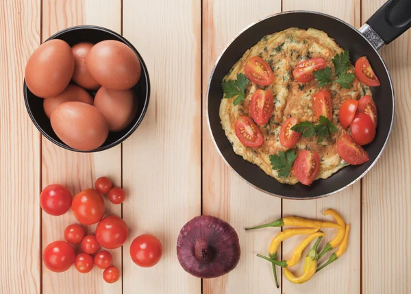 Tortilla con tomate cherry —  Fotos de Stock