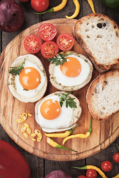 Sült tojás héja burgonya — Stock Fotó