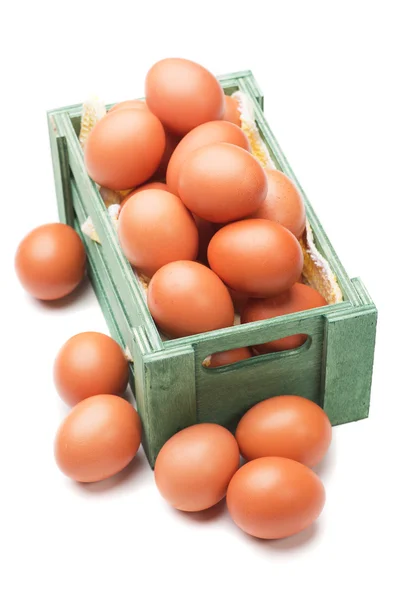 Eierkiste auf weißem Hintergrund — Stockfoto