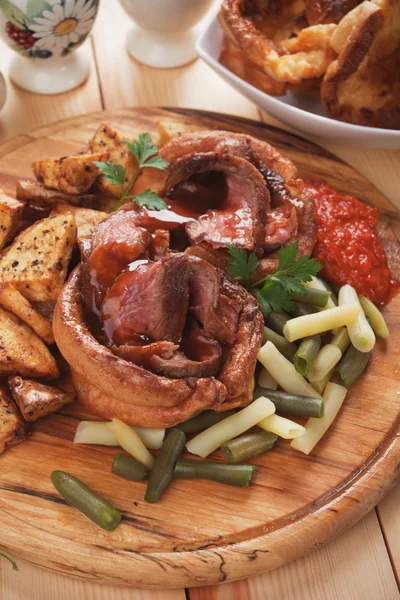 Sunday roast with yorkshire pudding — Stock Photo, Image