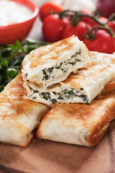 Pita zeljanica, versión balkans del borek turco — Foto de Stock