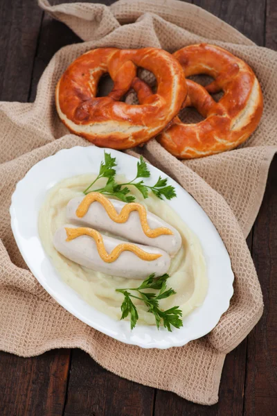 Salsicha branca alemã com purê de batata — Fotografia de Stock