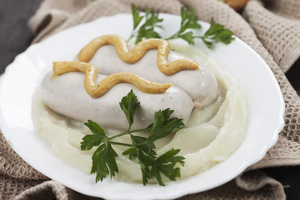 Niemiecki biała kiełbasa z musztardą i puree ziemniaczanym — Zdjęcie stockowe