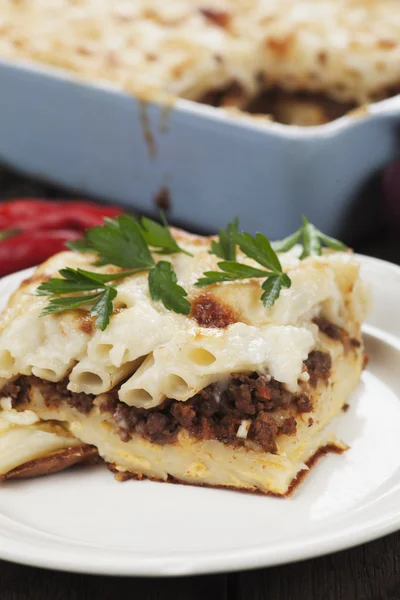 Pasticcio au bœuf haché et sauce bechamel — Photo