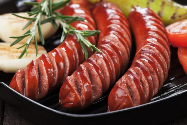 Grilled sausages and vegetables — Stock Photo, Image