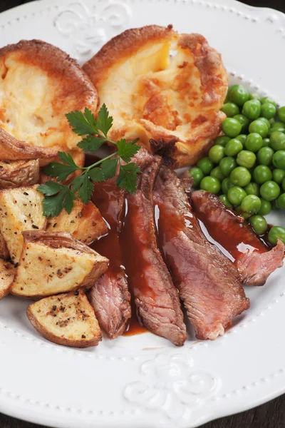 Söndagsstek med Yorkshire Pudding — Stockfoto