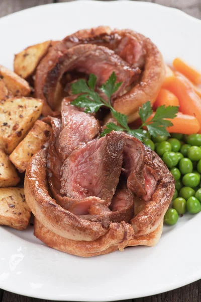 Sunday roast with yorkshire pudding — Stock Photo, Image