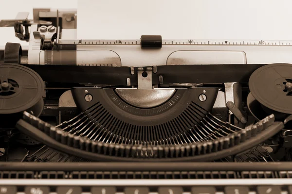 Máquina de escribir Sepia —  Fotos de Stock