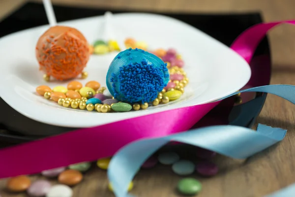 Cake Pops on wooden table — Stock Photo, Image