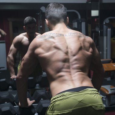 Vücut geliştirmeci vasıl jimnastik salonu