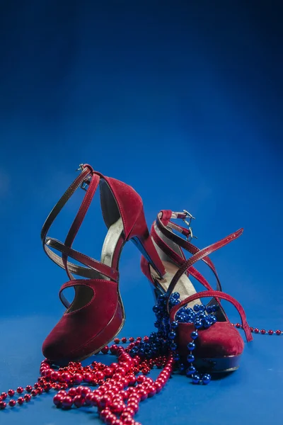 Sapatos de mulher em azul — Fotografia de Stock