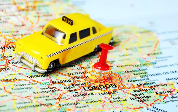 London, UK map pin taxi — стоковое фото