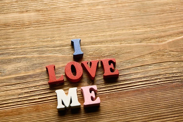 I Love Me dopisy na dřevo — Stock fotografie