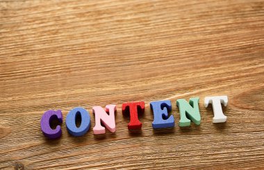 Ahşap üzerine içerik harfler