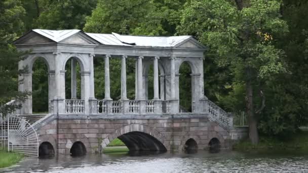 Marble Palladian Bridge, or Siberian Marble gallery. Pushkin. Petersburg — Stock Video