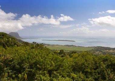 Mauritius. dağlar ve Hint Okyanusu